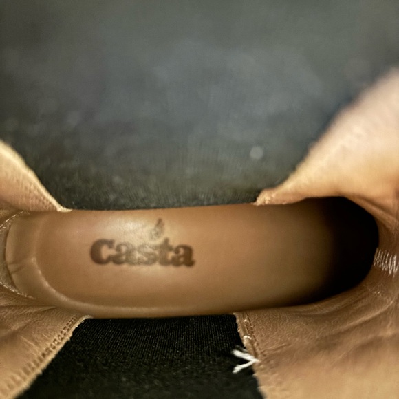 Handcrafted in Portugal - patent leather Chelsea boots with lug sole. - Picture 4 of 4